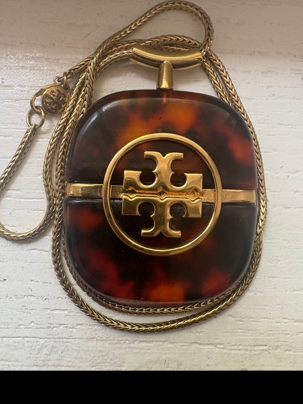 Tory Burch LARGE Tortoiseshell Logo Pendant Necklace in Gold